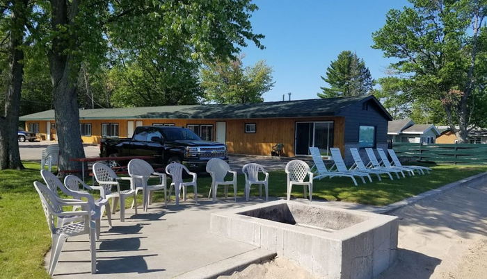 Reflections on the Lake (Gas Lite Manor) - From Web Listing